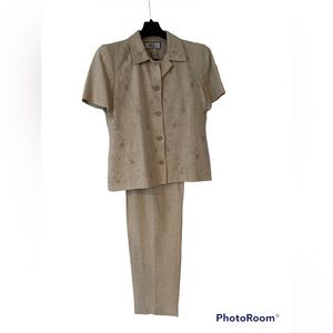 Bice-Sag Harbor 2 piece tan pantsuit. Jacket lined size 8P. Pants unlined size 8